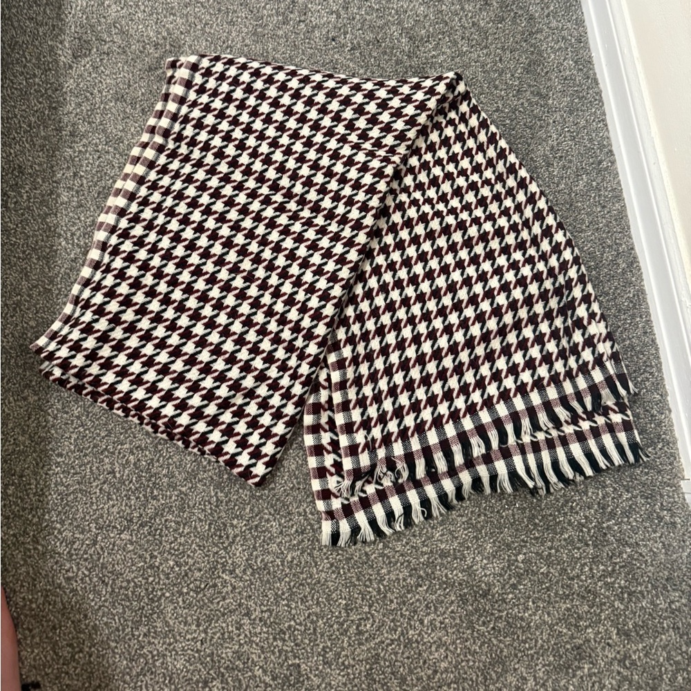 Forever 21 Black and White Pencil Scarf